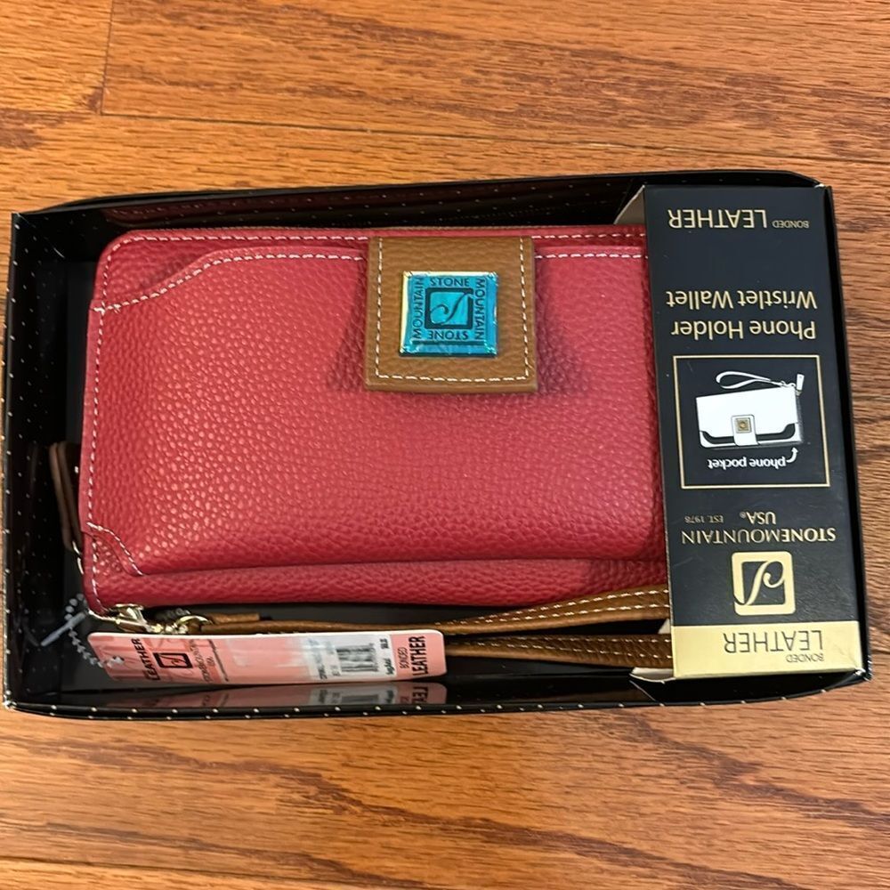 Stone Mountain Cornwall phone wristlet red.  NWT